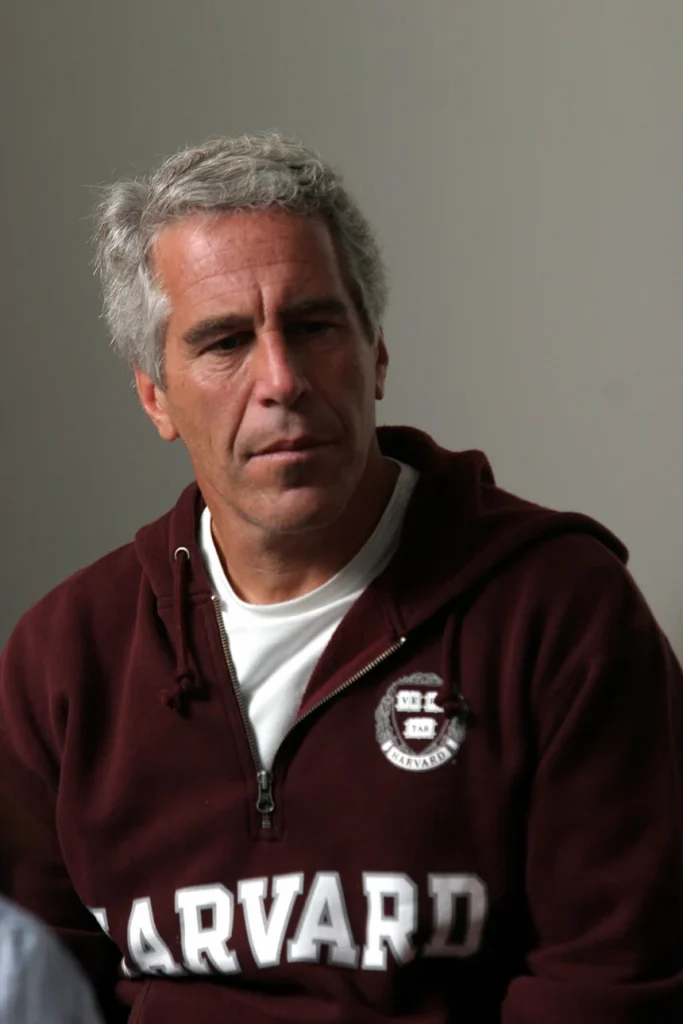 Epstein genetik testler için Joseph Thakuria'ya başvurmuş 3 Milyarder Jeffrey Epstein, 2004 yılında Massachusetts, Cambridge'de