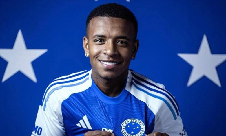 Beşiktaş'ta sansasyonel bir dönem geçiren Keny Arroyo Ekvador’un ünlü gazetesi Expreso'ya geçirdiği fırtınalı günleri Ginno Zambrano'ya anlatan Keny Arroyo: Yeniden gülümsemeye başladım" dedi.