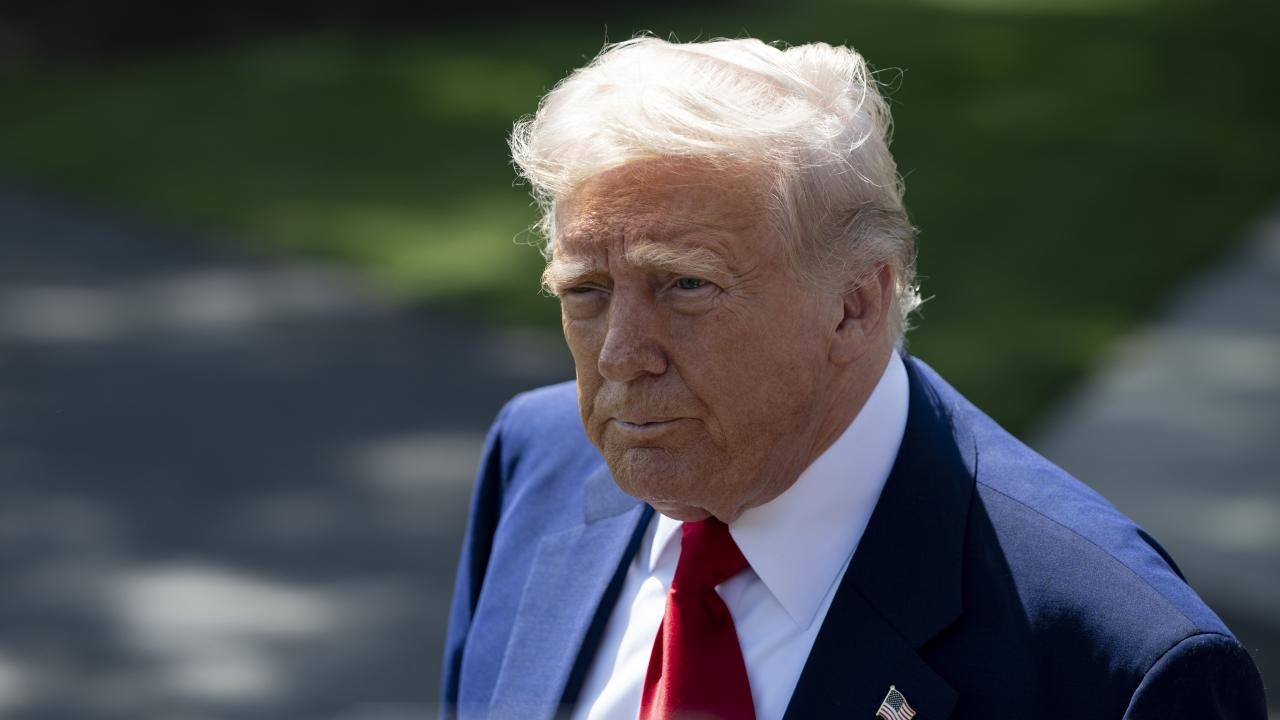 ABD’den İran’a karşı uzun süreli operasyon hazırlığı iddiası 1 Trump’ın olası bir saldırı emri vermesi halinde İran’a karşı haftalar sürebilecek askeri operasyon senaryoları üzerinde çalıştığı öne sürüldü.