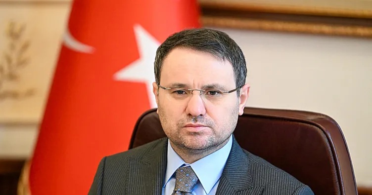 Akın Gürlek’ten yasa dışı bahis ve şike için yeni adım 1 Adalet Bakanı Akın Gürlek, yasa dışı bahis ve şike ile mücadelede yeni bir döneme girileceğini açıkladı.