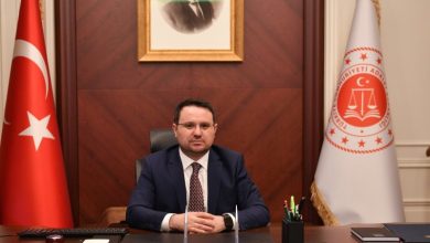 Yeni yapılan atamalarla Akın Gürlek, Adalet Bakanlığı'na getirildi. İçişleri Bakanı Ali Yerlikaya ise koltuğu Mustafa Çiftçi'ye devretti