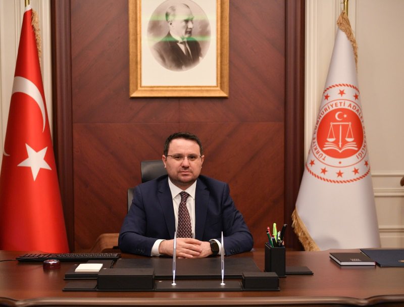 Yeni yapılan atamalarla Akın Gürlek, Adalet Bakanlığı'na getirildi. İçişleri Bakanı Ali Yerlikaya ise koltuğu Mustafa Çiftçi'ye devretti