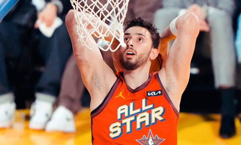 NBA'de Houston Rockets forması giyen Alperen Şengün, Dallas karşısında 14 sayı, 14 ribauntla double double yaptı