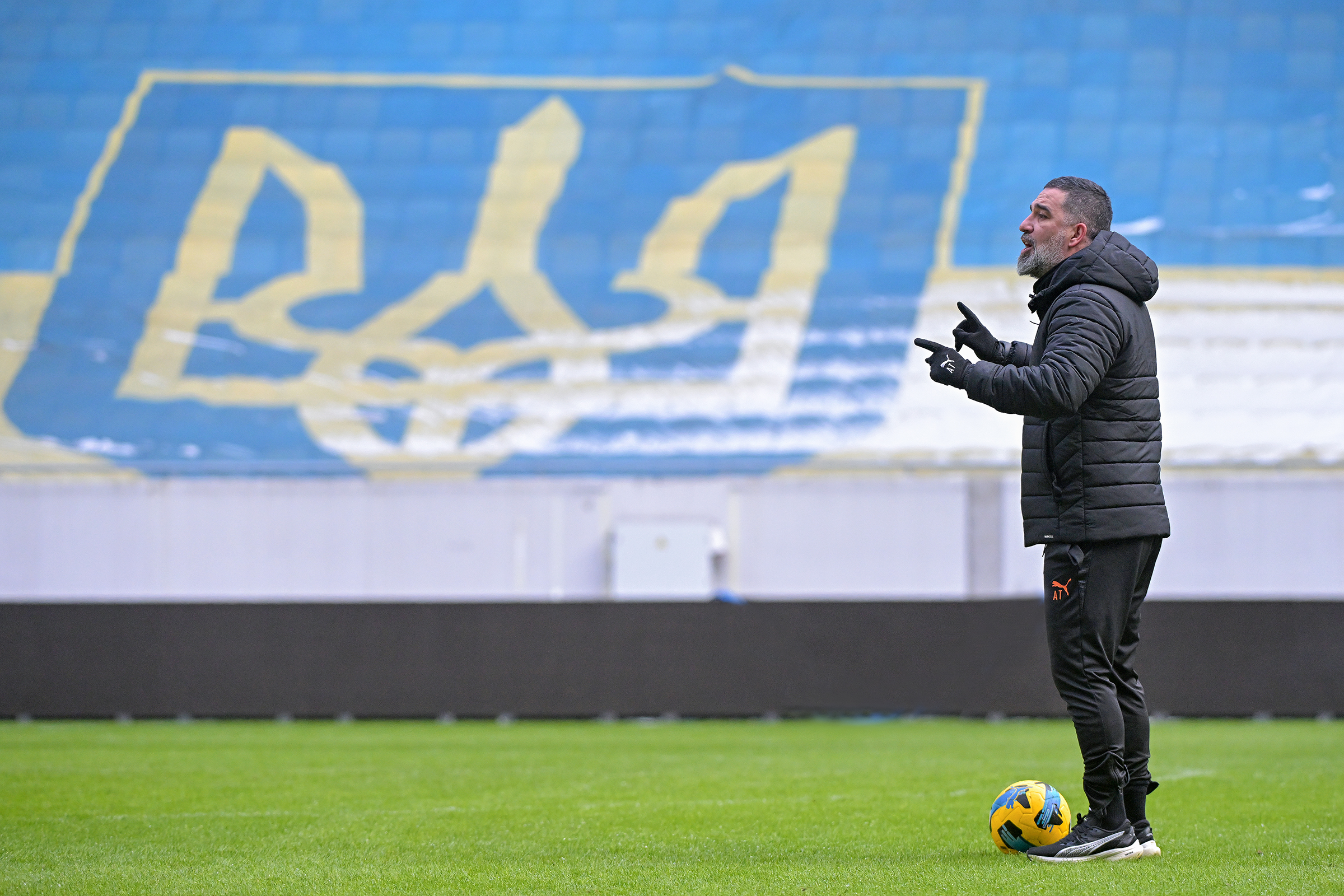 Arda Turan yönetimindeki Shakhtar Donetsk, Ukrayna Ligi’nde 17. hafta maçında Karpaty Lviv’i 2-0 yenerek liderliğini sürdürdü