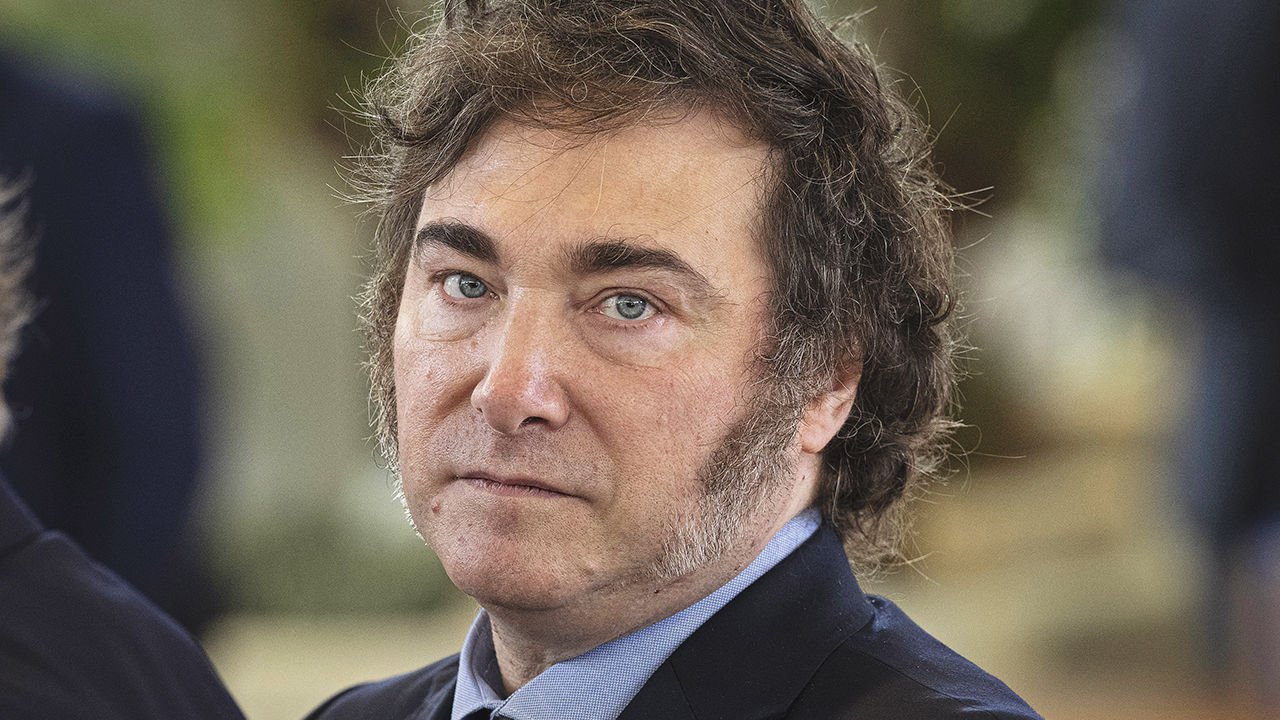 Arjantin’de hükümetin 12 saatlik iş gününü yasallaştıran, işten çıkarmaları kolaylaştıran ve grev hakkını budayan reformuna karşı protestolar sürüyor