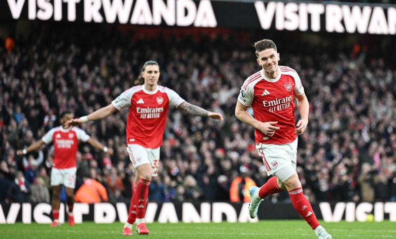 İngiltere Premier Ligi'nde Sunderland'i 3-0 yenen lider Arsenal, zirvenin keyfini sürdürdü