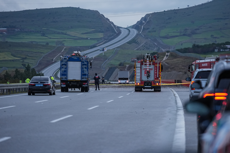 Balıkesir 9’uncu Ana Jet Üs Komutanlığı’ndan havalanan F-16 savaş uçağıyla gece saatlerinde irtibat kesildi.
