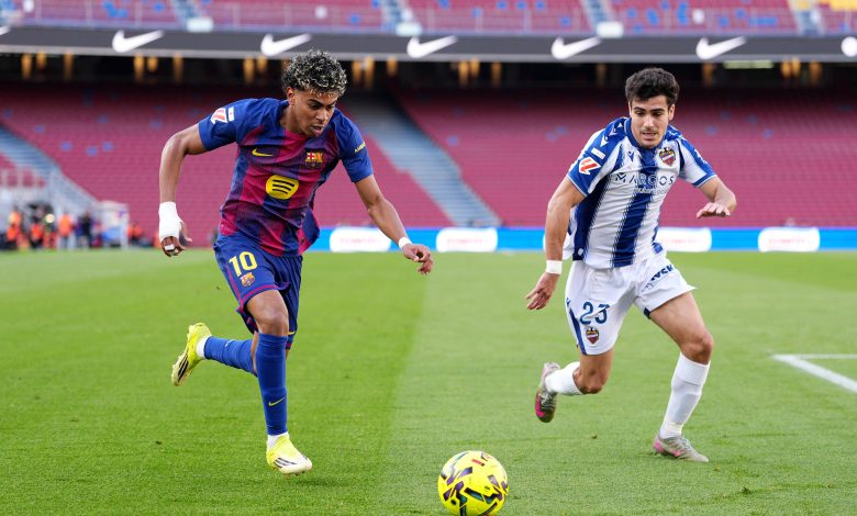 Barcelona, İspanya Ligi'nde Levante'yi yenerek Real Madrid'in bir puan önünde liderlik koltuğuna oturdu