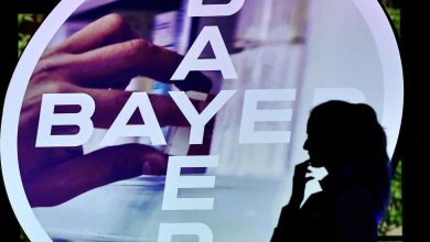 Bayer’den 65 bin kanser davası için 7,25 milyar dolarlık uzlaşma teklifi 9 Alman ilaç ve kimya devi Bayer, ABD’de glifosat içerikli Roundup nedeniyle açılan davaları kapatmak amacıyla 21 yıla yayılacak milyarlarca dolarlık ödeme planı sundu.