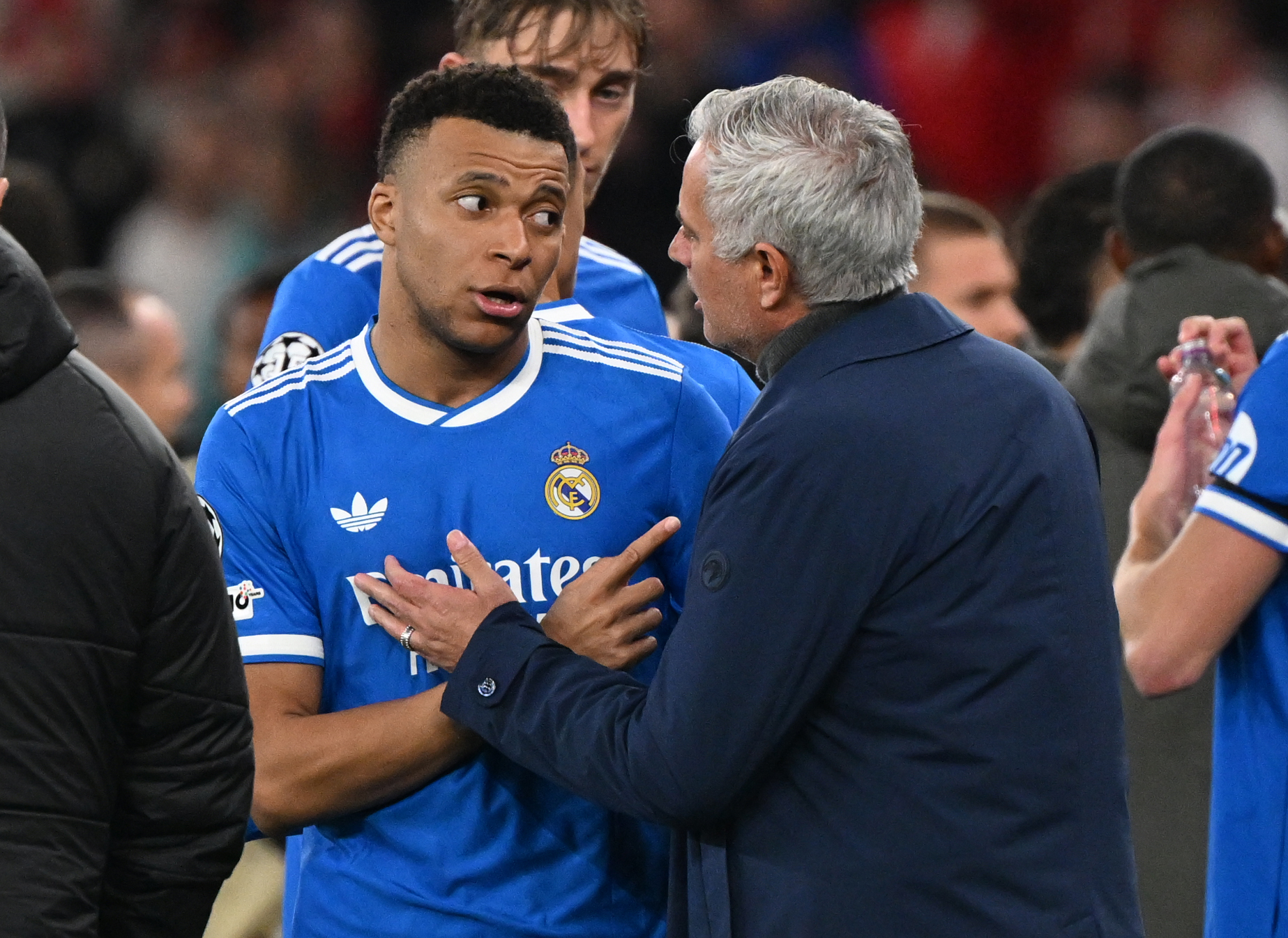 UEFA, Benfica-Real Madrid maçında Brezilyalı futbolcu Vinicius Junior'a yönelik ayrımcılık yapıldığı iddialarıyla ilgili soruşturma başlattığını duyurdu