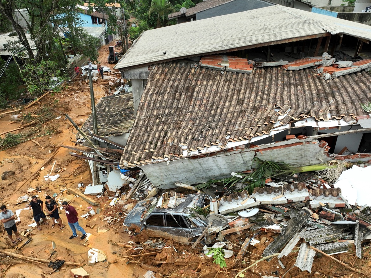 Brezilya’da sel felaketi: 14 can kaybı, onlarca kayıp 1 Brezilya’nın Minas Gerais eyaletine bağlı Juiz de Fora kentinde etkili olan aşırı yağışlar sonrası “kamu felaketi” ilan edildi.