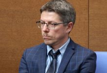 Bulgaristan’da seçimlerden sorumlu Başbakan Yardımcısı Stoil Tsitselkov, uyuşturucu ve alkollü araç kullandığı iddialarının ardından göreve başlamasından 24 saat sonra istifa etti.