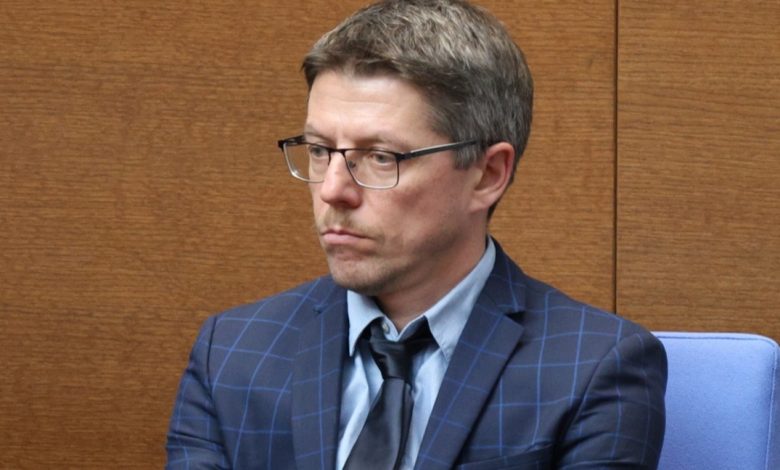 Bulgaristan’da seçimlerden sorumlu Başbakan Yardımcısı Stoil Tsitselkov, uyuşturucu ve alkollü araç kullandığı iddialarının ardından göreve başlamasından 24 saat sonra istifa etti.