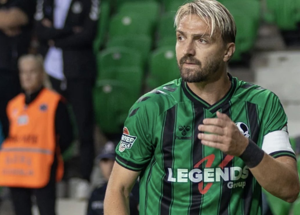 Sakaryaspor forması giyen 37 yaşındaki Caner Erkin, bu sezon 12. maçında 4. kez kırmızı kart gördü