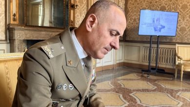 23 Eylül 2019'da Paris'teki Epstein'ın dairesine giren Fransız müfettişler, 3 Ekim'de Paris Polis Merkezi'ndeki saldırıda hayatlarını kaybetti