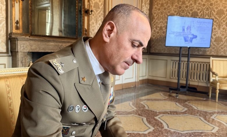 23 Eylül 2019'da Paris'teki Epstein'ın dairesine giren Fransız müfettişler, 3 Ekim'de Paris Polis Merkezi'ndeki saldırıda hayatlarını kaybetti