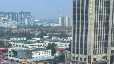 Çin'in Şangay kentinde metro çalışması sırasında oluşan obruk koca yolu saniyeler içerisinde adeta yuttu