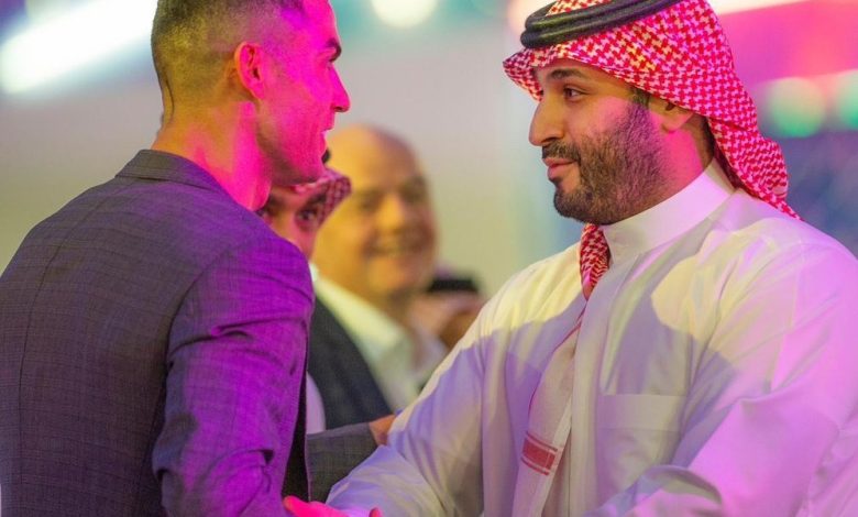 Portekizli dünyaca ünlü yıldız Cristiano Ronaldo, takımı Al Nassr’a çifte standart uygulandığını öne sürerek bugünkü Al Riyadh maçına çıkmama kararı aldı