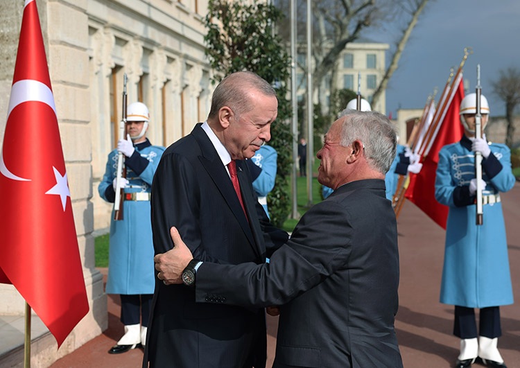 Cumhurbaşkanı Recep Tayyip Erdoğan, Türkiye’yi ziyaret eden Ürdün Kralı 2. Abdullah ile Dolmabahçe Çalışma Ofisi’nde bir araya geldi.