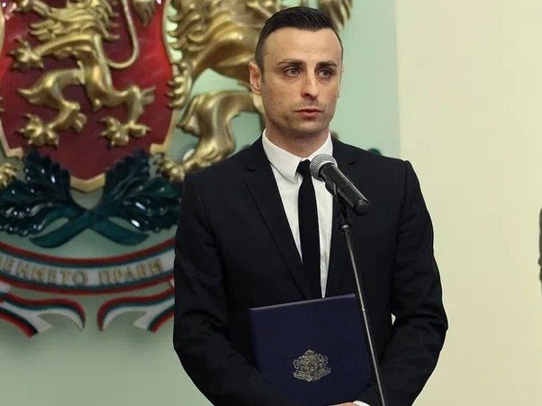 Dimitar Berbatov, Spor Bakanı oluyor 1 Bulgaristan'da kurulacak yeni kabinede dünyaca ünlü golcü Dimitar Berbatov'un Spor Bakanı olması bekleniyor