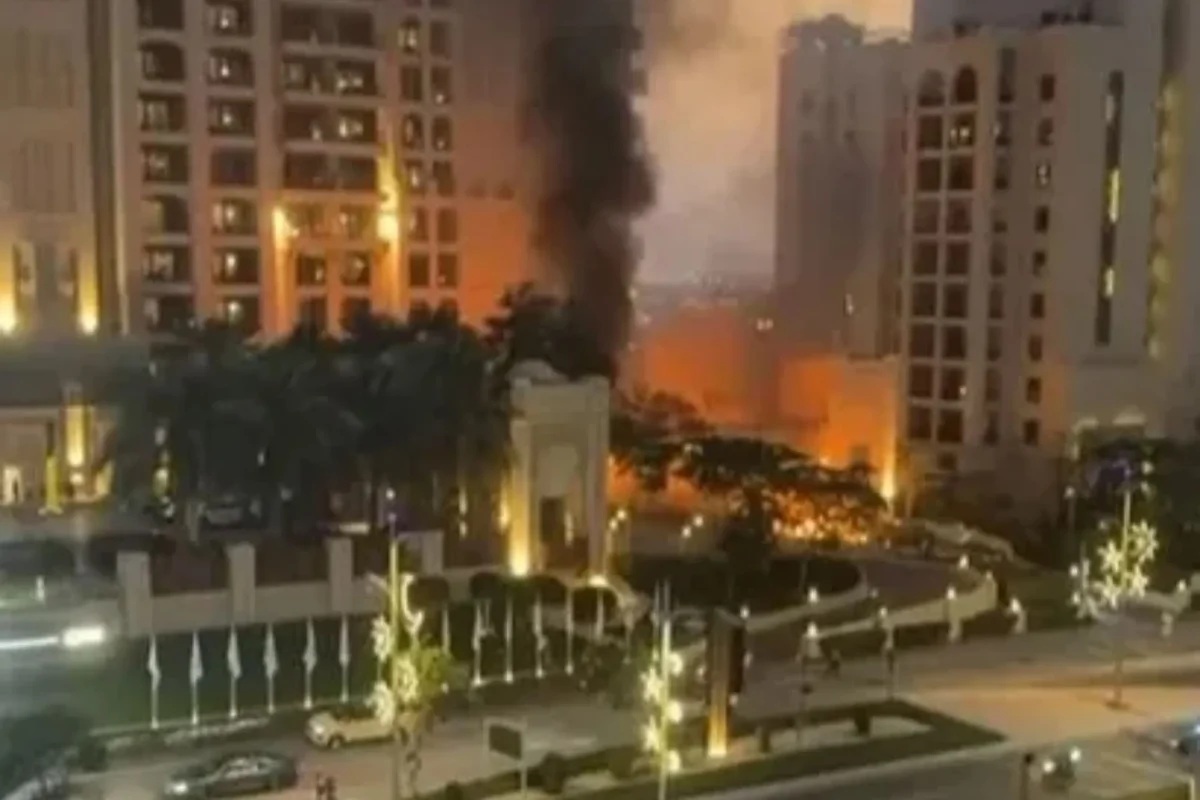 Dubai’de lüks otele saldırı! İran misillemesi Körfez’e yayıldı 1 ABD ve İsrail’in İran’a yönelik saldırılarının ardından Tahran’ın başlattığı misilleme dalgası Dubai’ye kadar ulaştı.