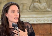 , Angelina Jolie’nin bazı film gösterimleri ve özel etkinlikler için Epstein’a davet gönderdiğine ilişkin e-posta trafiği bulunuyor.