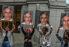 ABD Adalet Bakanlığı’nın yayımladığı Epstein dosyalarında mağdurların kimlik bilgilerinin açığa çıkması büyük tepki çekti.