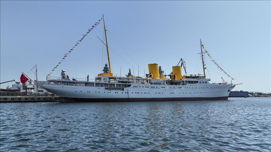 Jeffrey Epstein skandalının Türkiye ayağında Mustafa Kemal Atatürk’ün kullandığı Savarona yatının insan ticaretinde kullanıldığı iddiaları yeniden gündeme geldi.