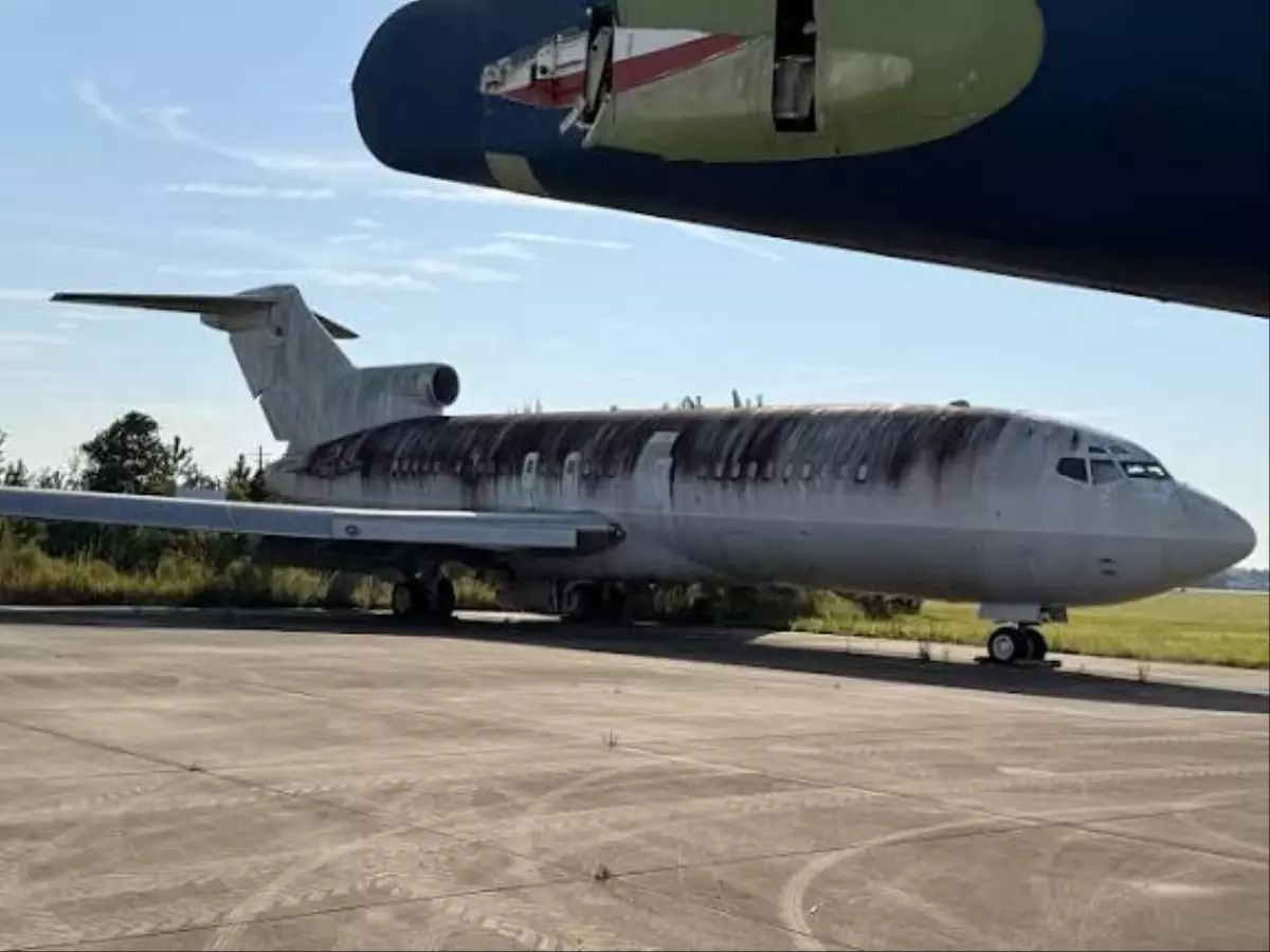 Jeffrey Epstein’a ait “Lolita Express” lakaplı Boeing 727 tipi özel jet, bir uçak mezarlığında bakımsız halde bulundu.
