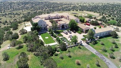 Epstein’a ait New Mexico’daki Zorro Ranch’te cinsel saldırı iddiaları ve iki kurbanın gömülmüş olabileceği iddia edildi.