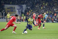 Avrupa Ligi son 16 play-off turu ilk maçında Fenerbahçe evinde Premier Lig ekiplerinden Nottingham Forest'a farklı kaybetti