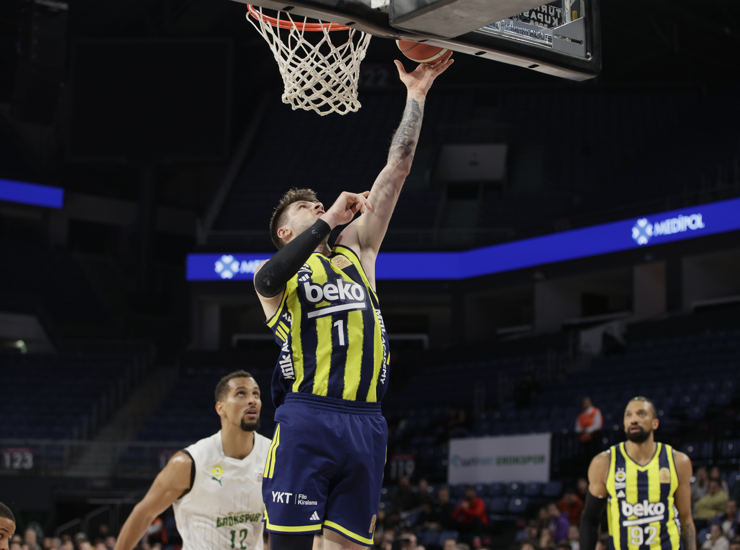 Ziraat Bankası Türkiye Kupası 2026'da Fenerbahçe Beko, Safiport Erokspor'u yenerek yarı finalde Türk Telekom ile eşleşti