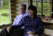 Jeffery Epstein'ın eski suç ortağı Ghislaine Maxwell, Pazartesi günü Kongre üyeleriyle video bağlantısıyla ifade verdi ancak konuşmayı reddetti