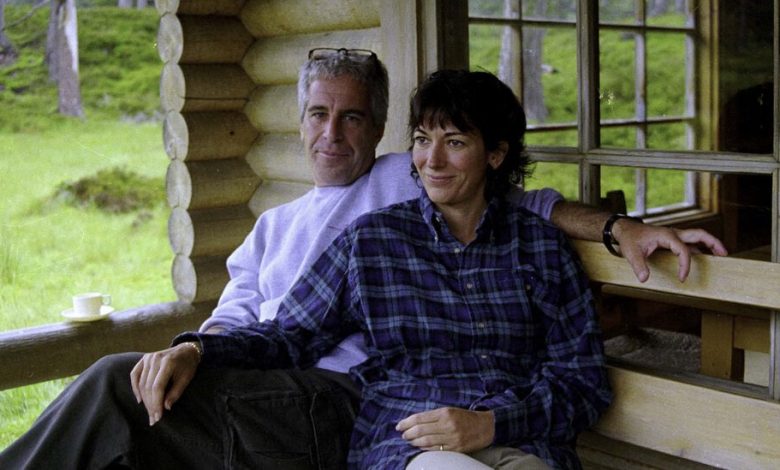 Jeffery Epstein'ın eski suç ortağı Ghislaine Maxwell, Pazartesi günü Kongre üyeleriyle video bağlantısıyla ifade verdi ancak konuşmayı reddetti