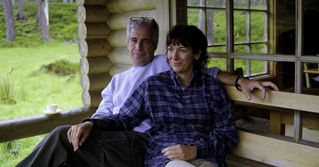 Jeffery Epstein'ın eski suç ortağı Ghislaine Maxwell, Pazartesi günü Kongre üyeleriyle video bağlantısıyla ifade verdi ancak konuşmayı reddetti