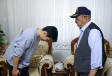 Konyaspor’un Güney Koreli futbolcusu Jinho Jo, Konya’da yaşayan Kore gazisi İhsan Damdam’ı ziyaret etti