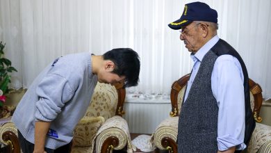 Konyaspor’un Güney Koreli futbolcusu Jinho Jo, Konya’da yaşayan Kore gazisi İhsan Damdam’ı ziyaret etti