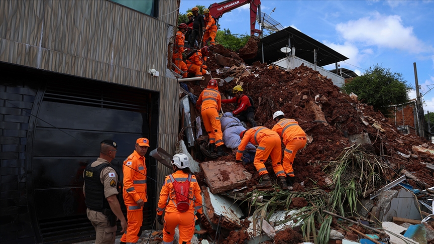 Brezilya'da 23 Şubat'tan bu yana şiddetli yağışların yol açtığı sellerde hayatını kaybedenlerin sayısının 46'ya yükseldiği bildirildi