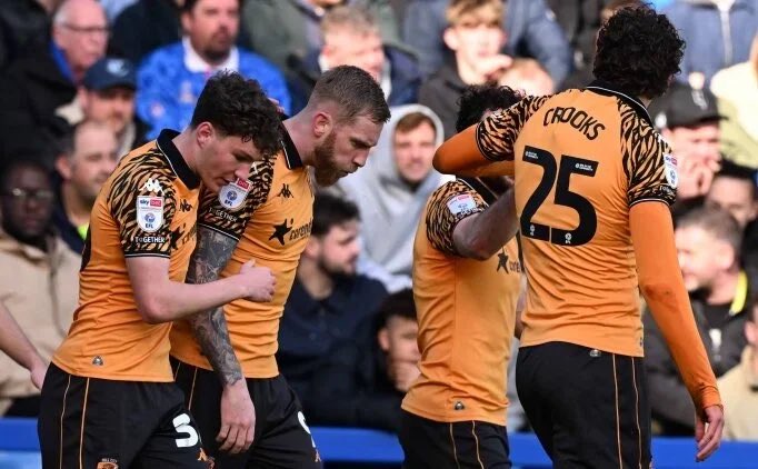 Hull City, Premier Lig’e yürüyor 1 İş insanı Acun Ilıcalı’nın sahibi olduğu Hull City, Portsmouth deplasmanında 1-0 kazanarak İngiltere Championship Ligi’nde haftayı 3. bitirdi