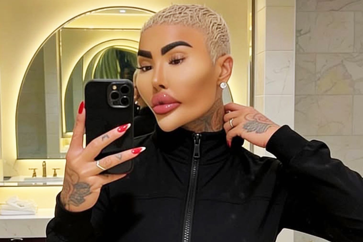 İngiliz televizyon yıldızı ve sosyal medya fenomeni Jordan James Parke, 34 yaşında yaşamını yitirdi.