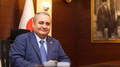 Keçiören Belediye Başkanı Dr. Mesut Özarslan, sosyal medya hesabından yaptığı açıklamayla CHP üyeliğinden istifa ettiğini duyurdu.