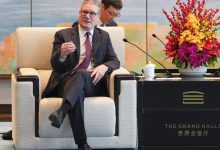 Jeffrey Epstein ile yakın ilişkide olan Peter Mandelson'ı ABD Büyükelçiliği'ne atayan İngiltere Başbakanı Starmer köşeye sıkıştı