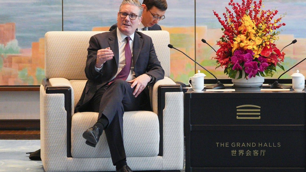 Jeffrey Epstein ile yakın ilişkide olan Peter Mandelson'ı ABD Büyükelçiliği'ne atayan İngiltere Başbakanı Starmer köşeye sıkıştı