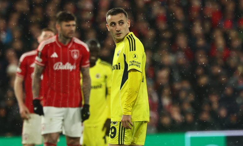Fenerbahçe'ye yazık oldu 5 Fenerbahçe, UEFA Avrupa Ligi son 16 play-off turu rövanşında deplasmanda Nottingham Forest'ı 2-1 mağlup etse de toplamda 4-2'lik skorla Avrupa'ya veda etti