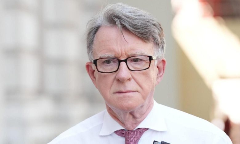 ABD Adalet Bakanlığı’nın açıkladığı yeni Epstein belgelerinde adının geçmesi sonrası Lord Mandelson, İşçi Partisi üyeliğini bıraktığını duyurdu.