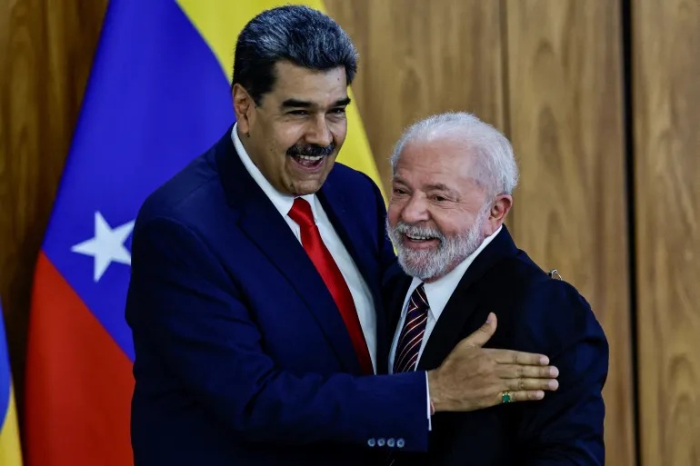 Lula da Silva’dan ABD’ye Maduro mesajı: Yargılama Venezuela’da yapılmalı 1 Lula da Silva, ABD’nin askeri müdahalesi sonucu alıkonulan Venezuela Devlet Başkanı Nicolas Maduro’nun kendi ülkesinde yargılanması gerektiğini söyledi.