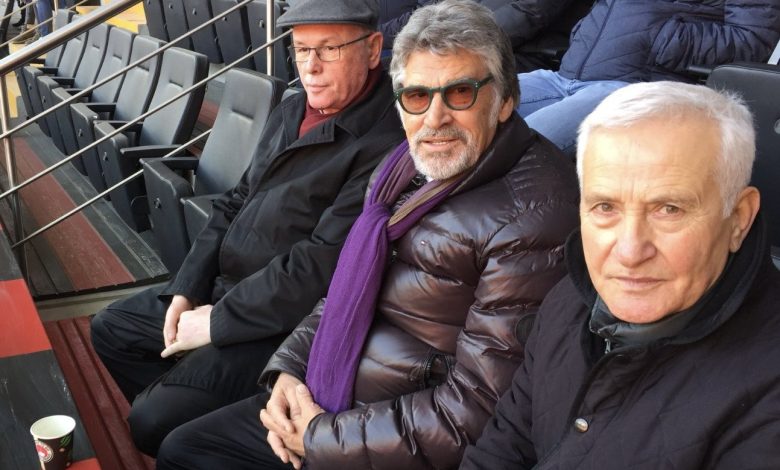 Eskişehirspor ve Fenerbahçe'nin eski futbolcusu Ömer Kaner, geçirdiği kalp krizi sonucu hayatını kaybetti