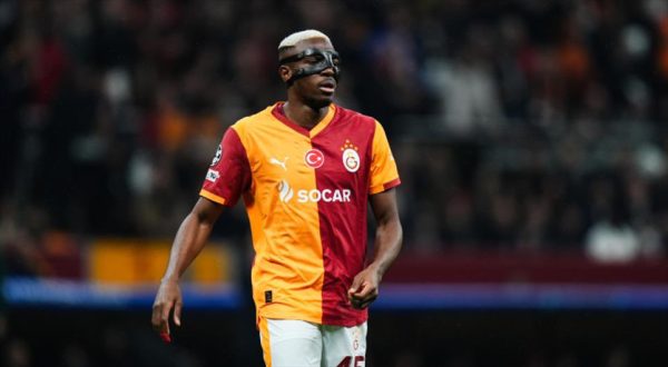Victor Osimhen, profilinde yazan Galatasaray yazısını kaldırdı ve sarı-kırmızılılarla ilgili fotoğraflarını da sildi