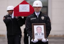 Ankara’nın Yenimahalle ilçesinde rutin araç muayenesi sırasında çıkan tartışmada darp edilen 44 yaşındaki polis memuru Melih Okan Keskin, tedavi gördüğü hastanede yaşamını yitirdi