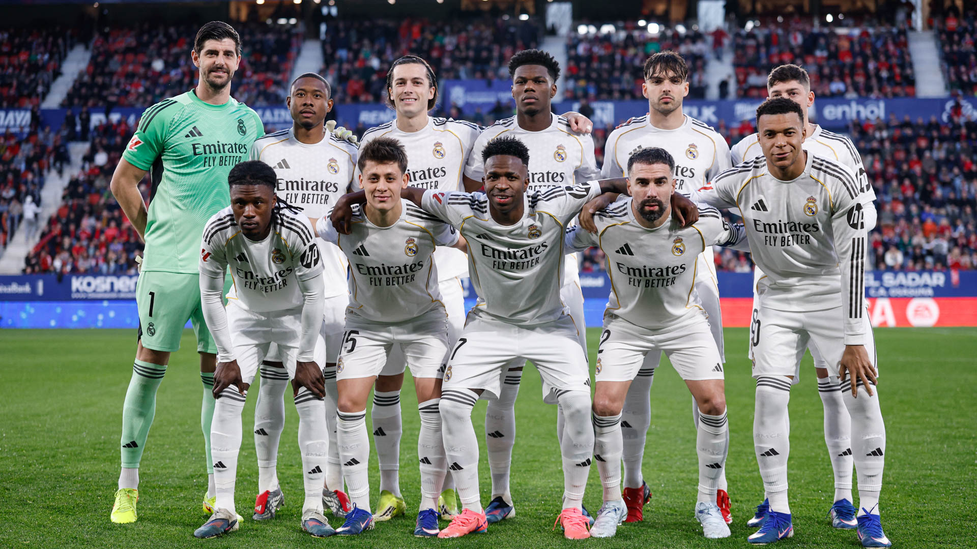 Real Madrid ligde şoka uğradı 1 İspanya Ligi'nde Barcelona'nın 2 puan önünde lider durumda bulunan Real Madrid, Osasuna deplasmanında kaybetti